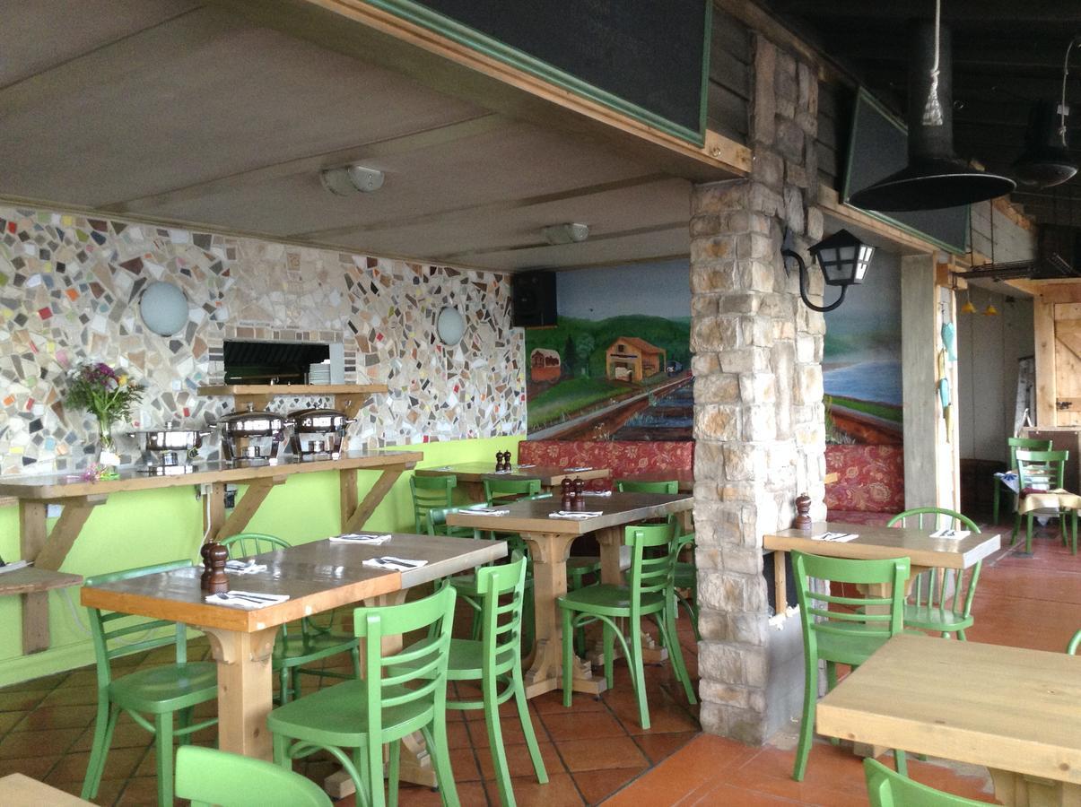 Restaurant Motel De La Plage Saint-Irénée Exterior foto