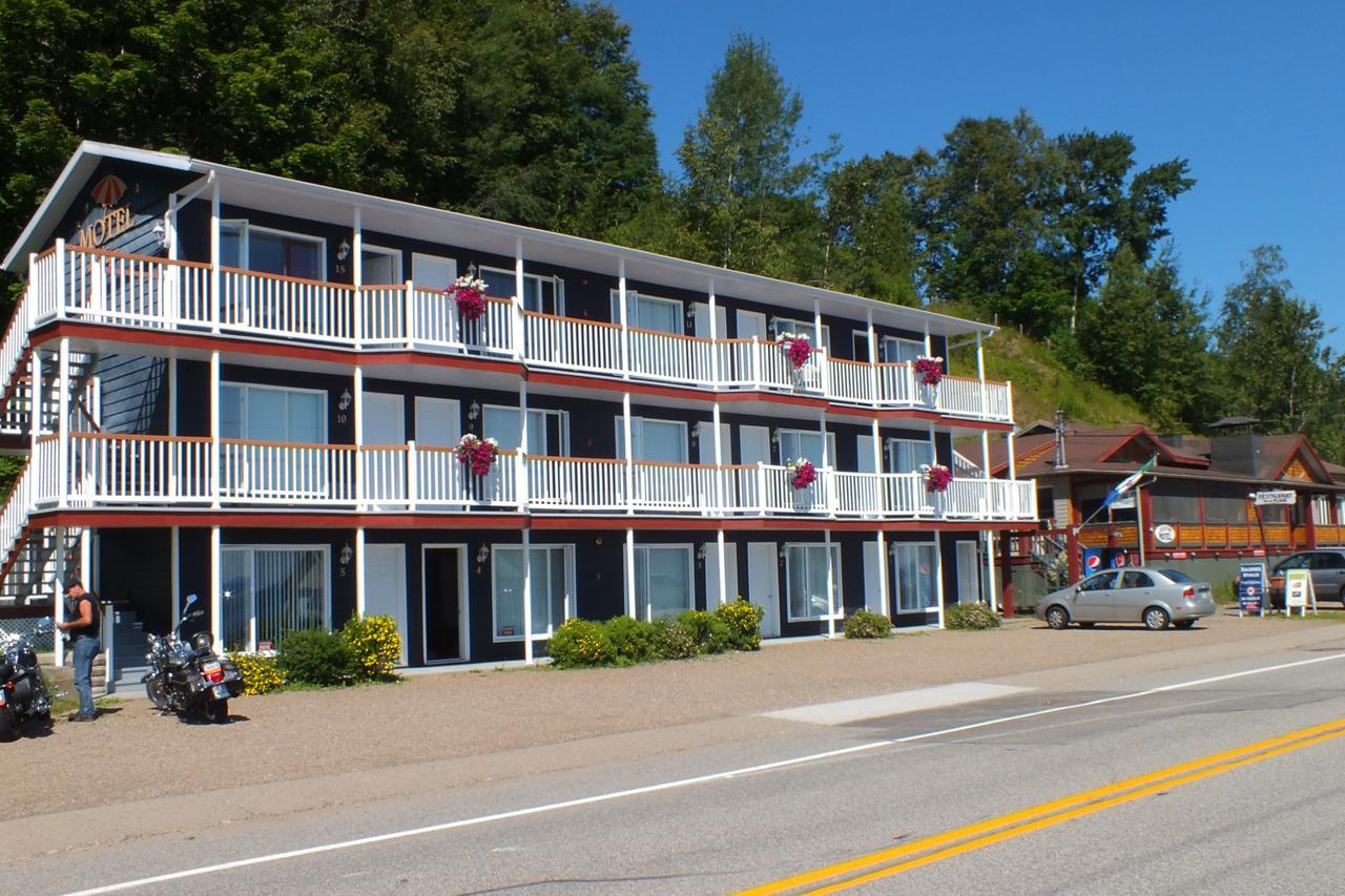 Restaurant Motel De La Plage Saint-Irénée Exterior foto